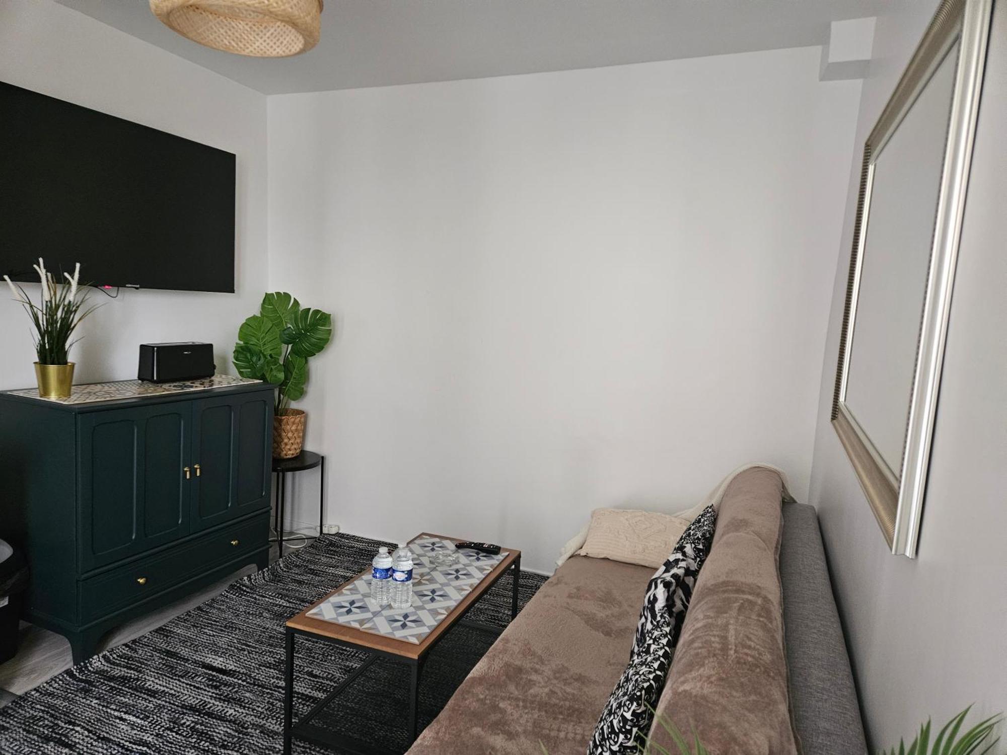 Studio Stade De France 17 Pour 4 Personnes Saint-Denis  Luaran gambar
